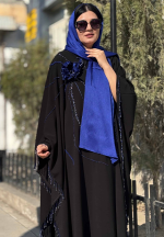 مانتو عبایی مشکی با گل آبی کاربنی - تصویر 2
